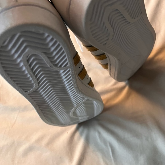 BNWB ADIDAS GOLD AND WHITE SUPERSTAR SNEAKERS - Picture 5 of 5